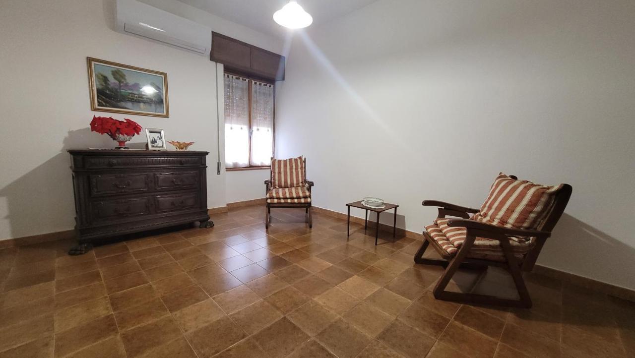 Holiday Maria Luisa Villa Galtelli Exterior photo